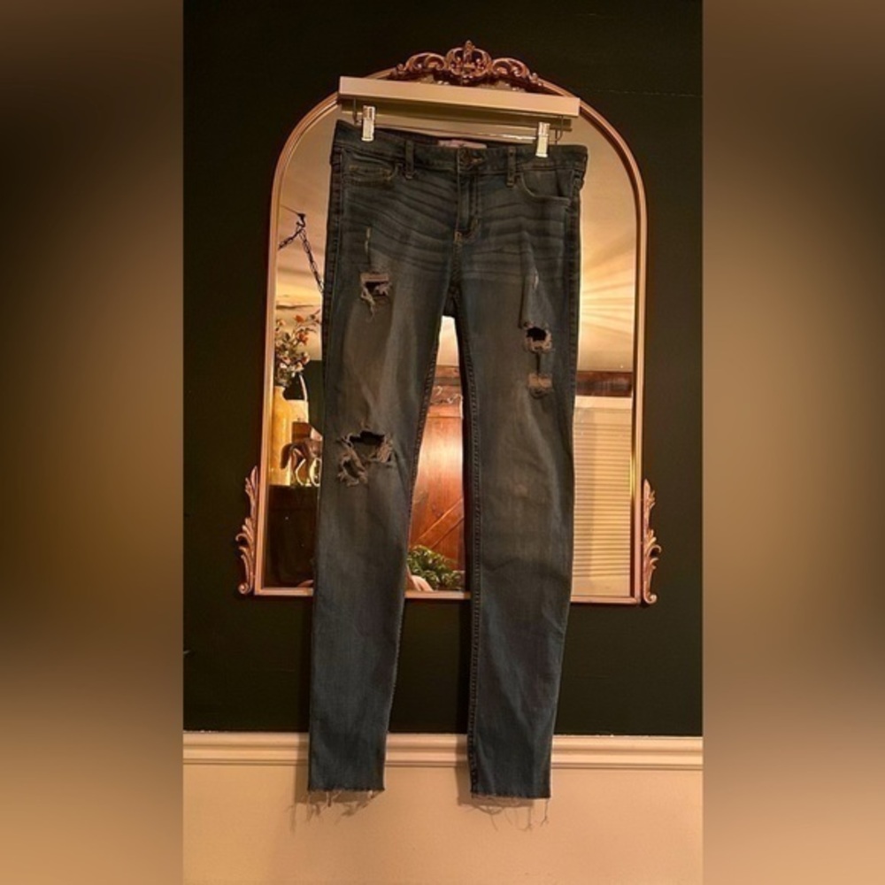 Hollister low rise, super skinny ripped jeans, size 7R